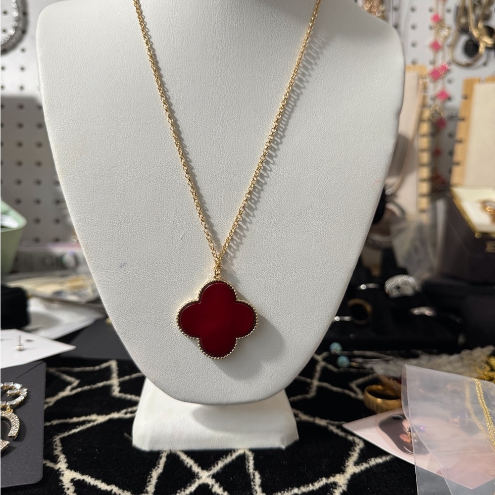 GAGET GIRL CLOVER NECKLACE